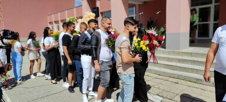 Абитуриентите от ПГСС си взеха "сбогом" с училището