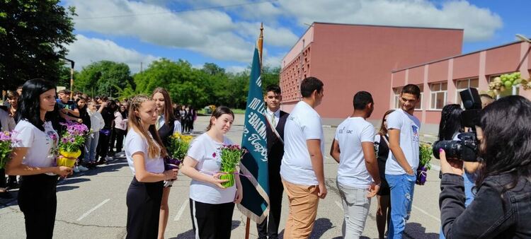 Абитуриентите от ПГСС си взеха "сбогом" с училището