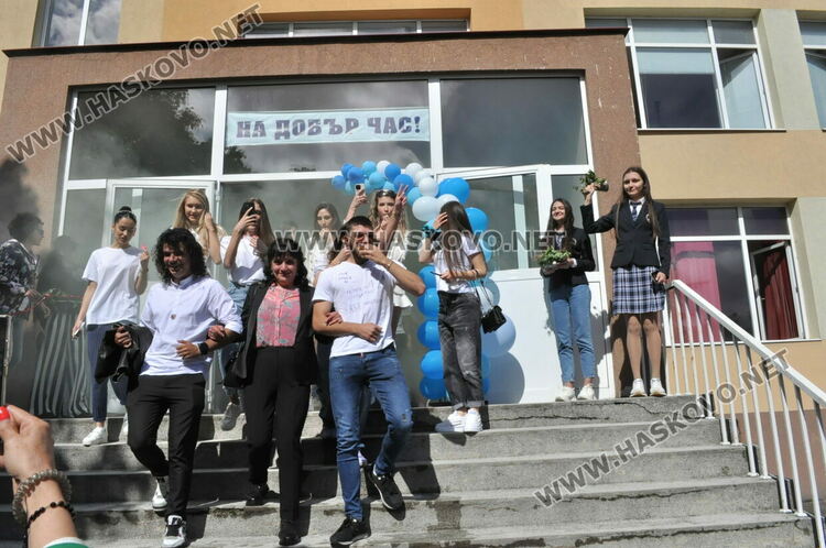 Езиковата изпрати 181 абитуриенти, Лилия Иванова със Златаровска премия