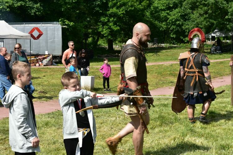 Стотици перничани и гости на града станаха част от семейната неделя на Пернишката крепост