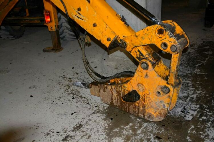 Изграждат паркинг и търговска зона на мястото на бившия Търговски център