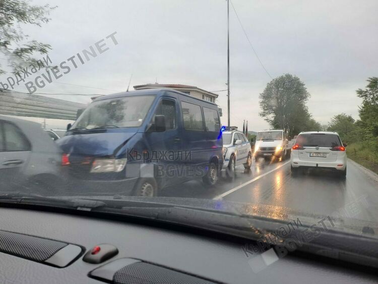 Денят в Кърджали започна с катастрофа при Резбарци