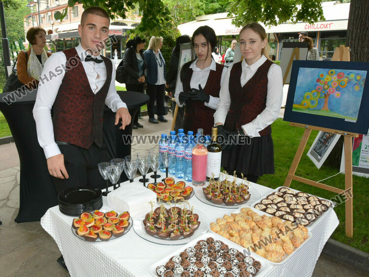 „Всеки спомен е вкус...“ представиха от Гимназията по туризъм в Хасково