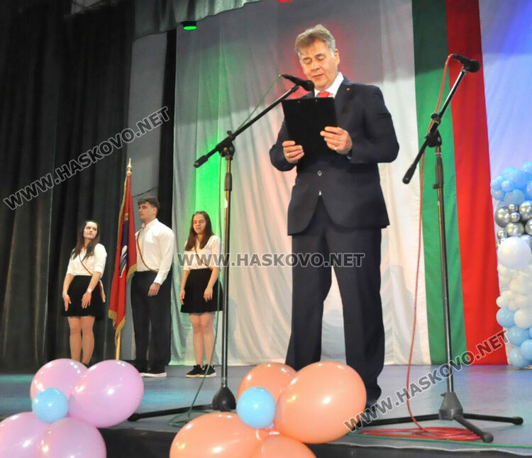Избраха Мис и Мистър за изпращането на абитуриентите на ФСГ в Хасково