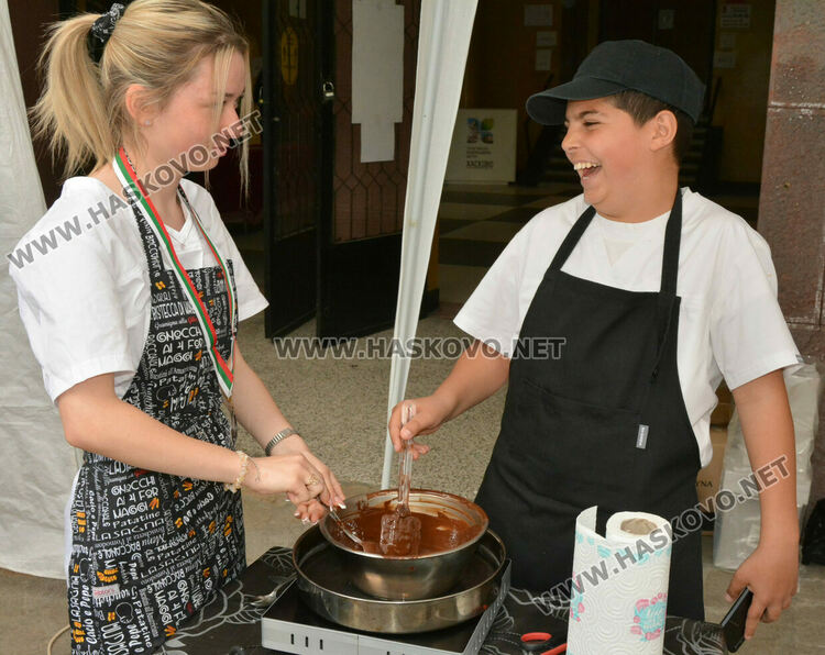 „Всеки спомен е вкус...“ представиха от Гимназията по туризъм в Хасково