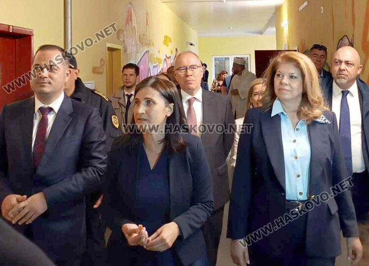 Три пъти е спаднал мигрантският натиск към страната ни спрямо миналата година