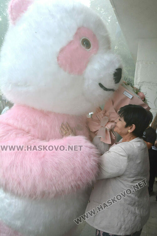 С бяла мечка седмокласници от „Васил Левски“ поканиха класната си на другарска вечер