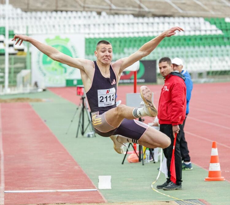 Божидар Саръбоюков с титла от „Самарско знаме“, „Хеброс“ с 4 медала