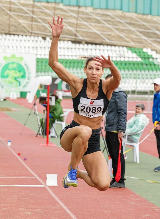 Божидар Саръбоюков с титла от „Самарско знаме“, „Хеброс“ с 4 медала