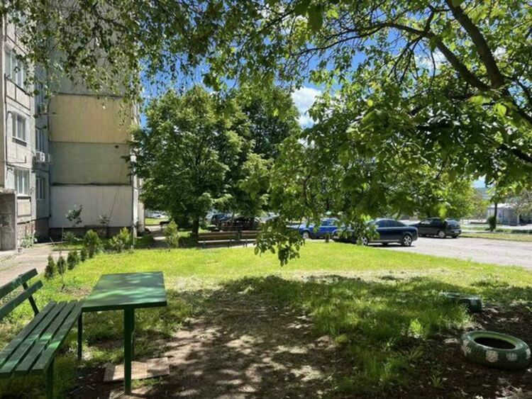 От април месец до момента се извършва косене на тревните площи и паркови пространства в град Радомир