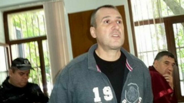 Барикадиралият се Венцеслав Караджов се предаде