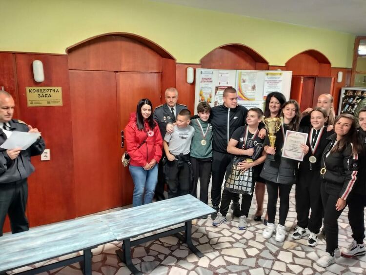 Отборът на СУ „Отец Паисий“ в Кърджали спечели областното състезание „Защита при бедствия, пожари и извънредни ситуации“