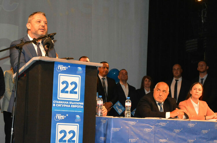 Надявам се да направим стабилно правителство поне за следващите 12 месеца, каза в Хасково лидерът на ГЕРБ Бойко Борисов