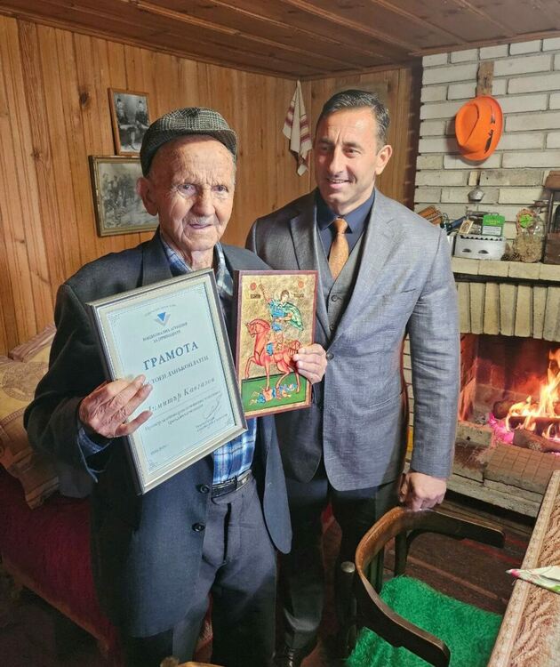 100-годишен данъкоплатец към изпълнителния директор на НАП: Най-голямото уважение за мен е, че вие сте тук