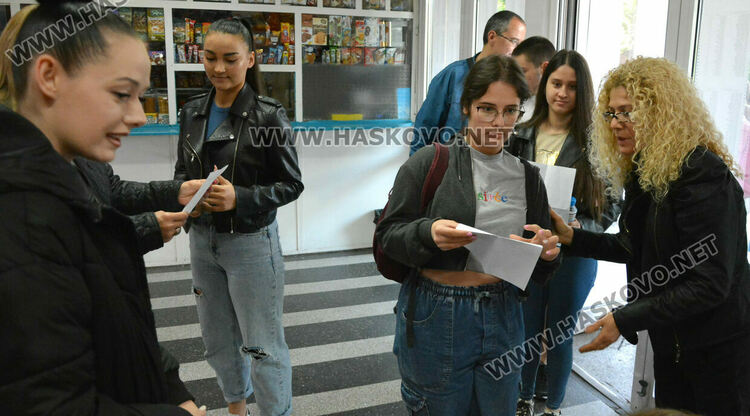 Без проблеми протича до този момент матурата по БЕЛ в Хасковско