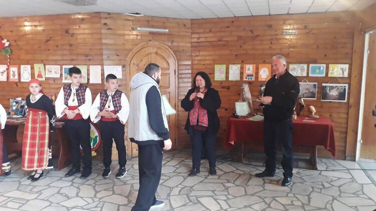 Читалище "Орфееви гори" откри изложба базар на радопски занаятчии