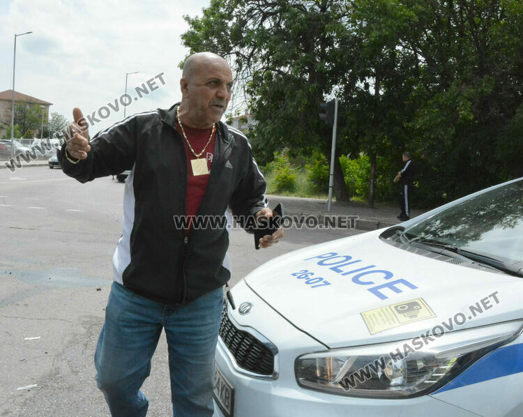 Мерцедес и БМВ се сблъскаха на кръстовище на бул. „В.Левски“ и ул. „Единство“