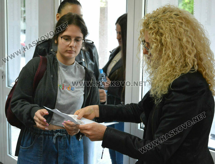 Без проблеми протича до този момент матурата по БЕЛ в Хасковско