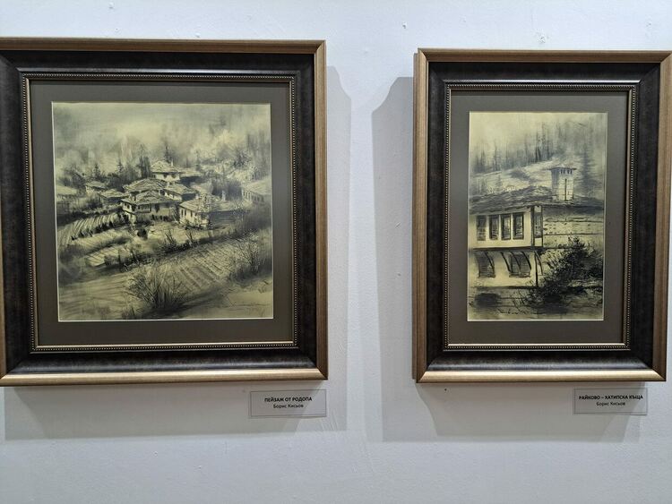 В Художествената галерия откриха традиционната изложба по повод 24 май 