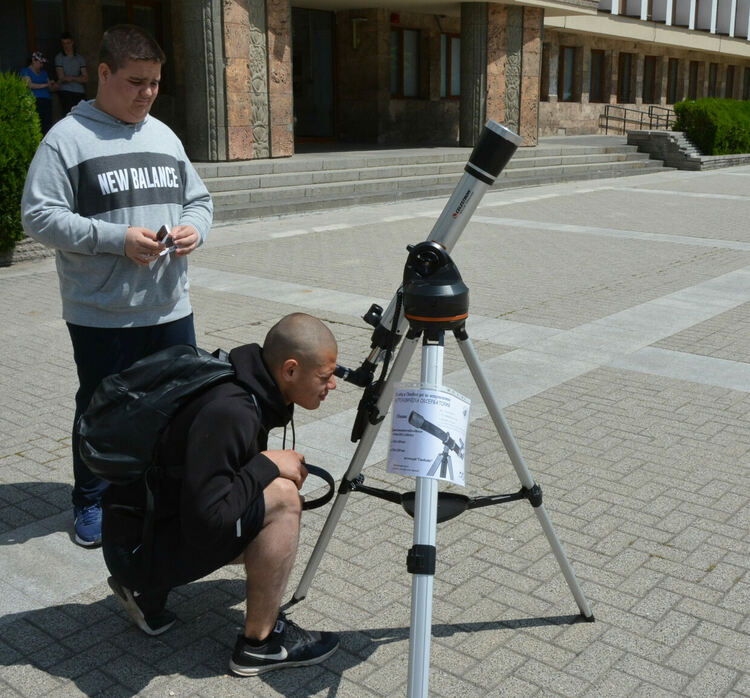 Хасковлии наблюдават небето с телескопи