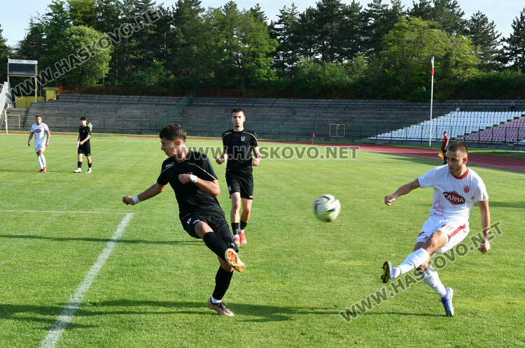 „Саяна Хасково“ писа шестица на „Сокол“