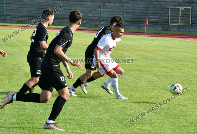 „Саяна Хасково“ писа шестица на „Сокол“