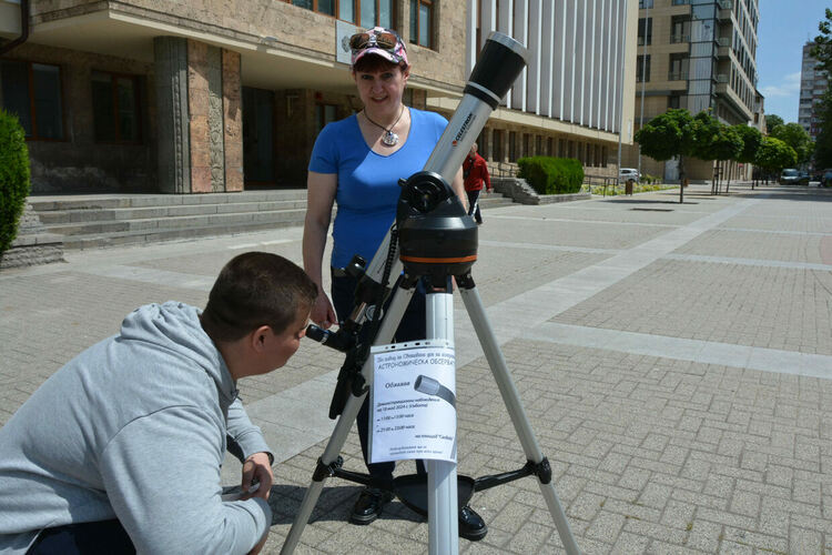 Хасковлии наблюдават небето с телескопи