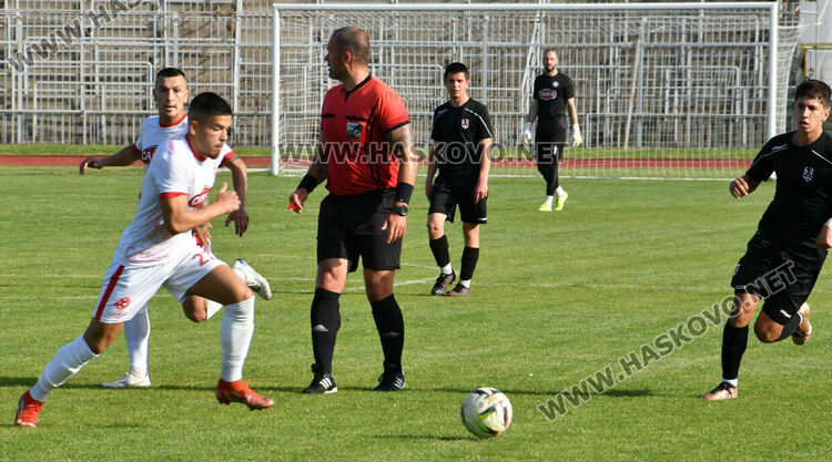 „Саяна Хасково“ писа шестица на „Сокол“