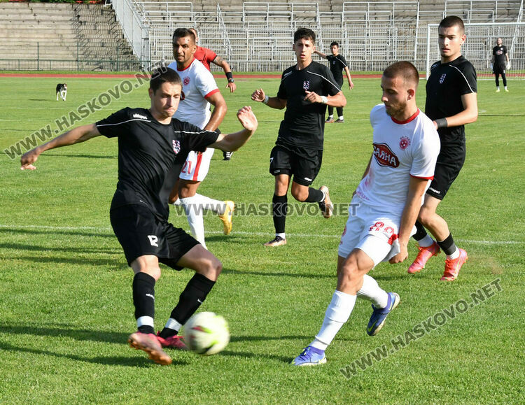 „Саяна Хасково“ писа шестица на „Сокол“