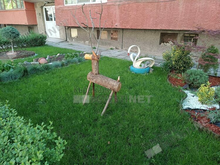   Дървено еленче напомня за времето,когато елени свободно пасяха в зелените площи на Кърджали