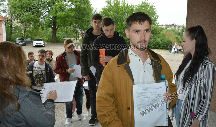 9 зрелостници не се явиха на матурата по предмети в Хасковско