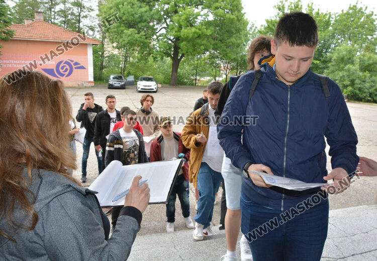 9 зрелостници не се явиха на матурата по предмети в Хасковско