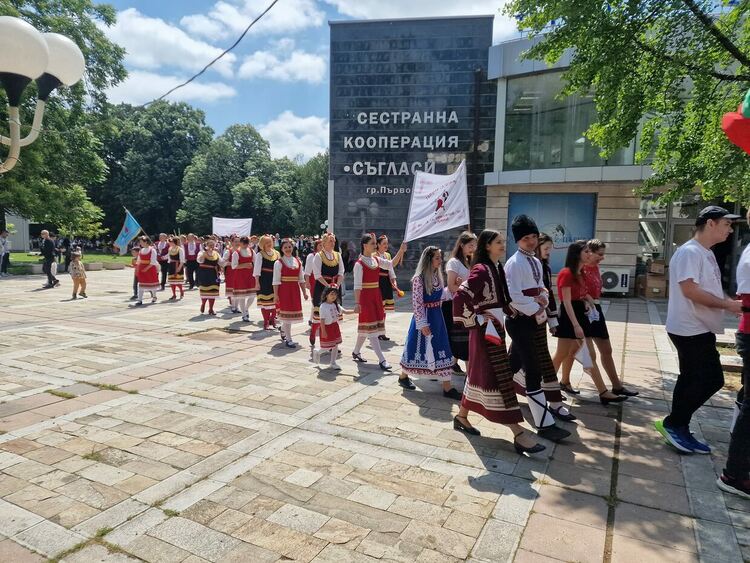 Фестивалът "Среща в Тракия" зарадва първомайци