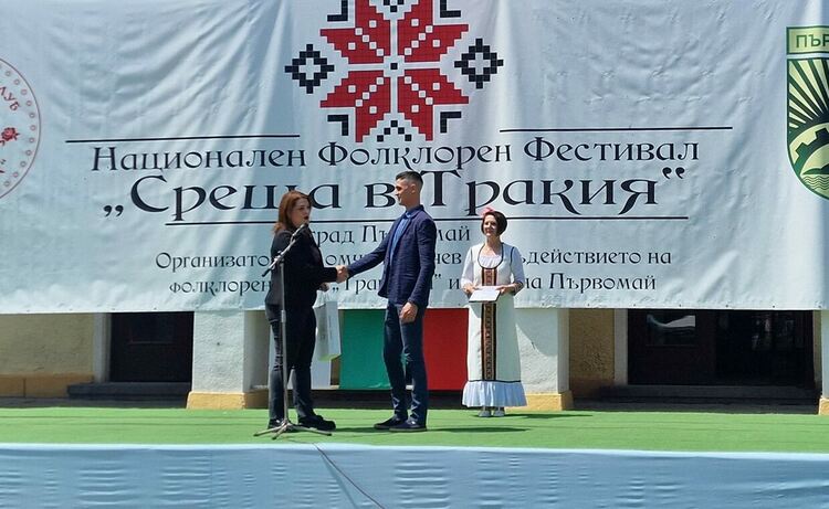 Фестивалът "Среща в Тракия" зарадва първомайци