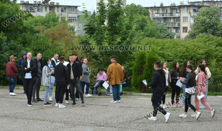 9 зрелостници не се явиха на матурата по предмети в Хасковско
