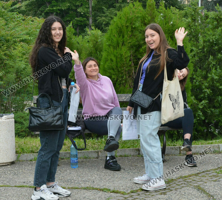 9 зрелостници не се явиха на матурата по предмети в Хасковско