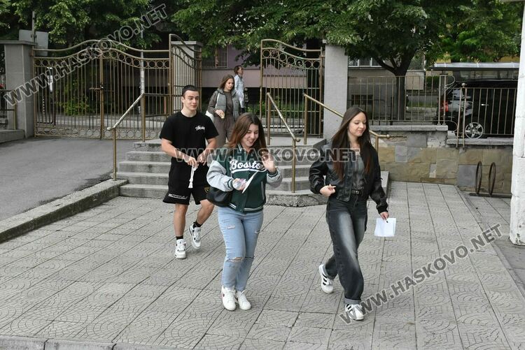 9 зрелостници не се явиха на матурата по предмети в Хасковско