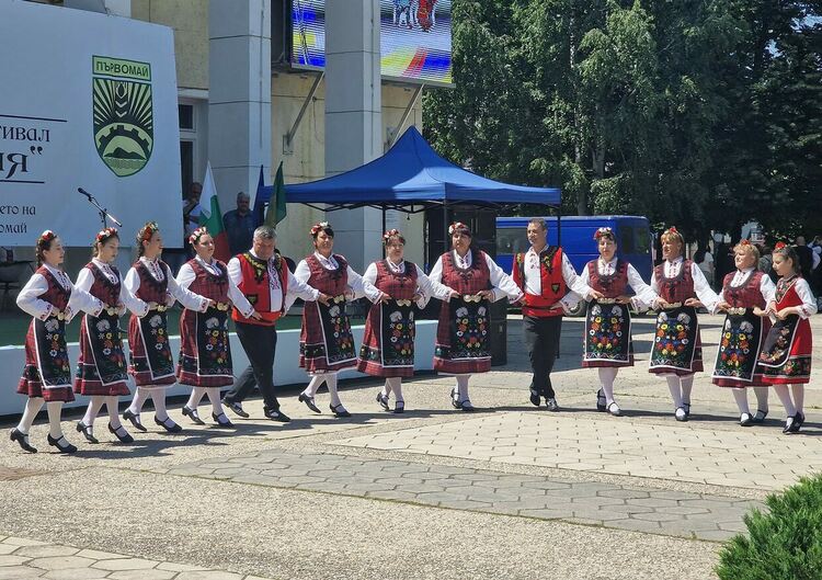 Фестивалът "Среща в Тракия" зарадва първомайци