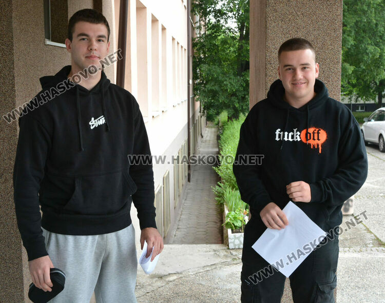 9 зрелостници не се явиха на матурата по предмети в Хасковско