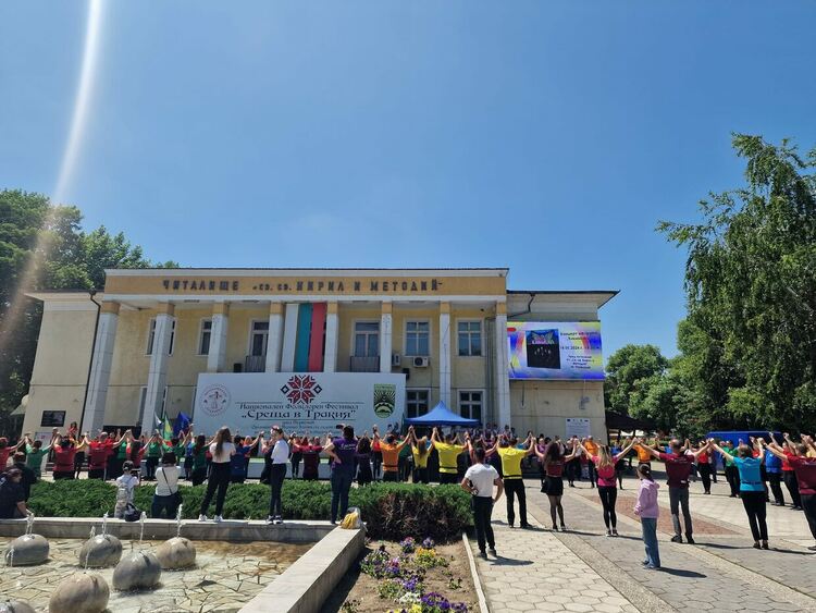 Фестивалът "Среща в Тракия" зарадва първомайци