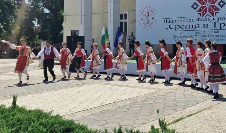 Фестивалът "Среща в Тракия" зарадва първомайци