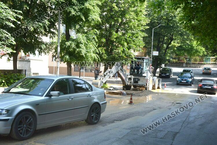 Части от Хасково без вода заради изграждане на връзки към водопровод и авария