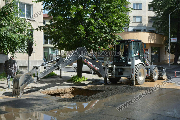 Части от Хасково без вода заради изграждане на връзки към водопровод и авария