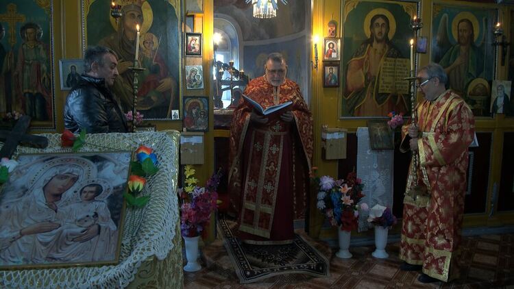 В с. Крепост почетоха Св. равноапостоли Константин и Елена в едноименната църква