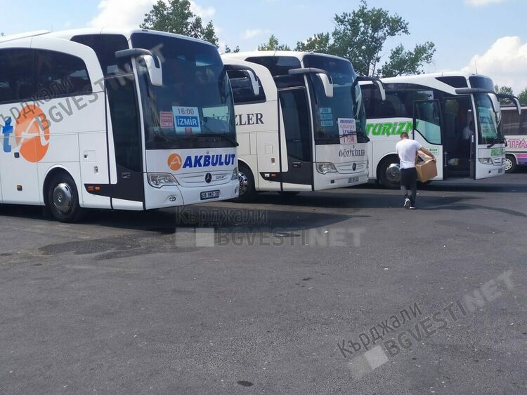 Шофьори от междуградския транспорт в Кърджали настояват за ранно пенсиониране,чакат кандидатите за депутати от 9 МИР да се застъпят