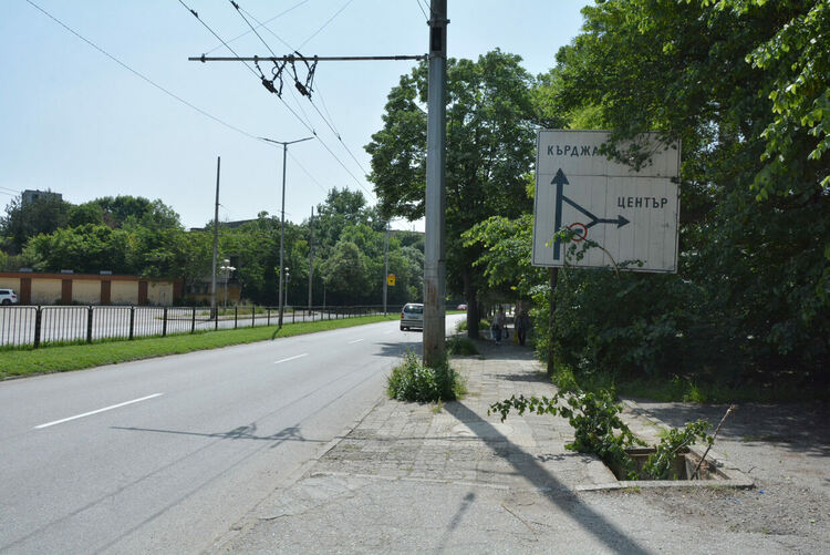 Хасковлийка сигнализира за опасни шахти на тротоара по бул. „Васил Левски“ 