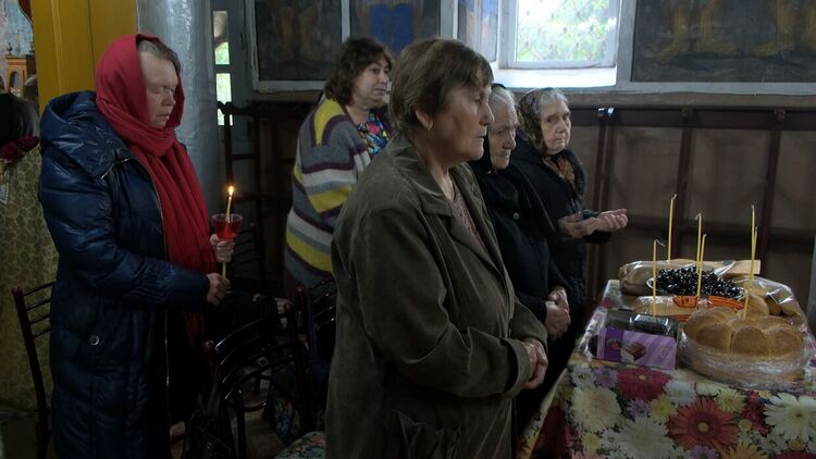 В с. Крепост почетоха Св. равноапостоли Константин и Елена в едноименната църква