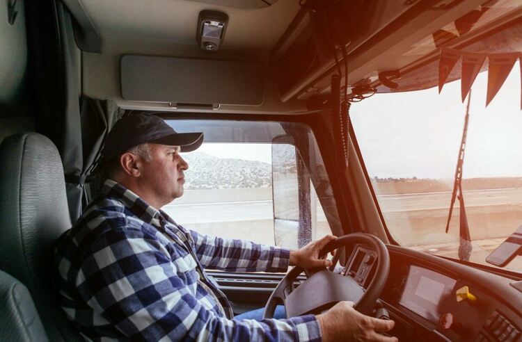 Шофьори от междуградския транспорт в Кърджали настояват за ранно пенсиониране,чакат кандидатите за депутати от 9 МИР да се застъпят