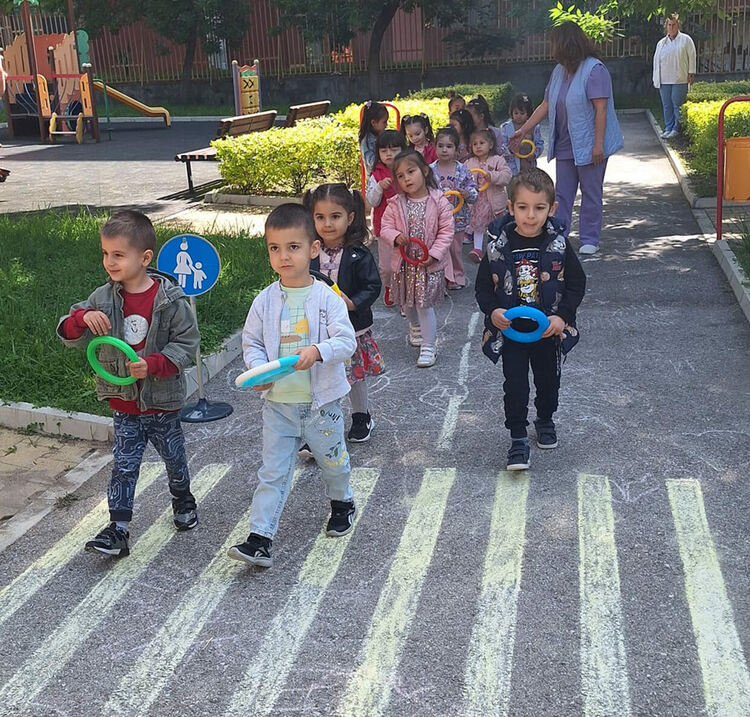 Деца от „Слънце“ показаха знания и умения за пътна безопасност