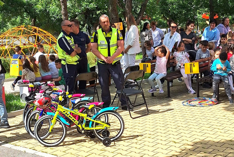 Деца от „Слънце“ показаха знания и умения за пътна безопасност